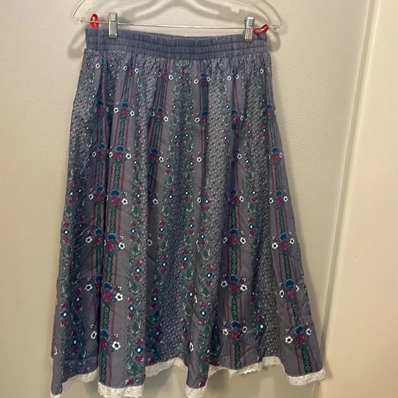 PRAIRIE woman’s blue flower skirt - Picture 6 of 10
